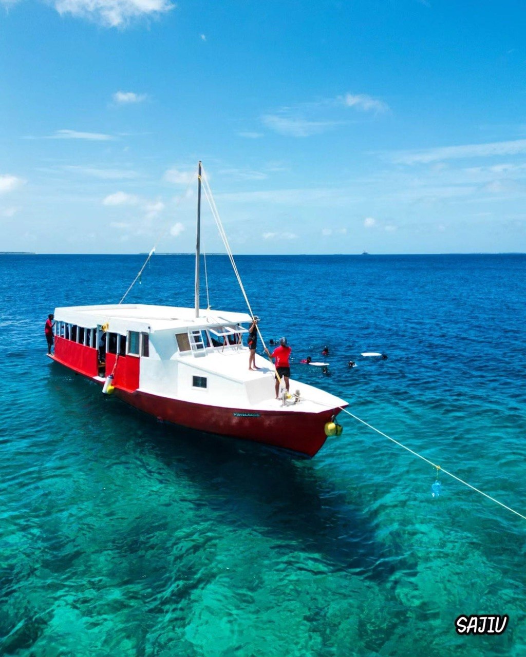 Moodhu Bulhaa dive boat at sea