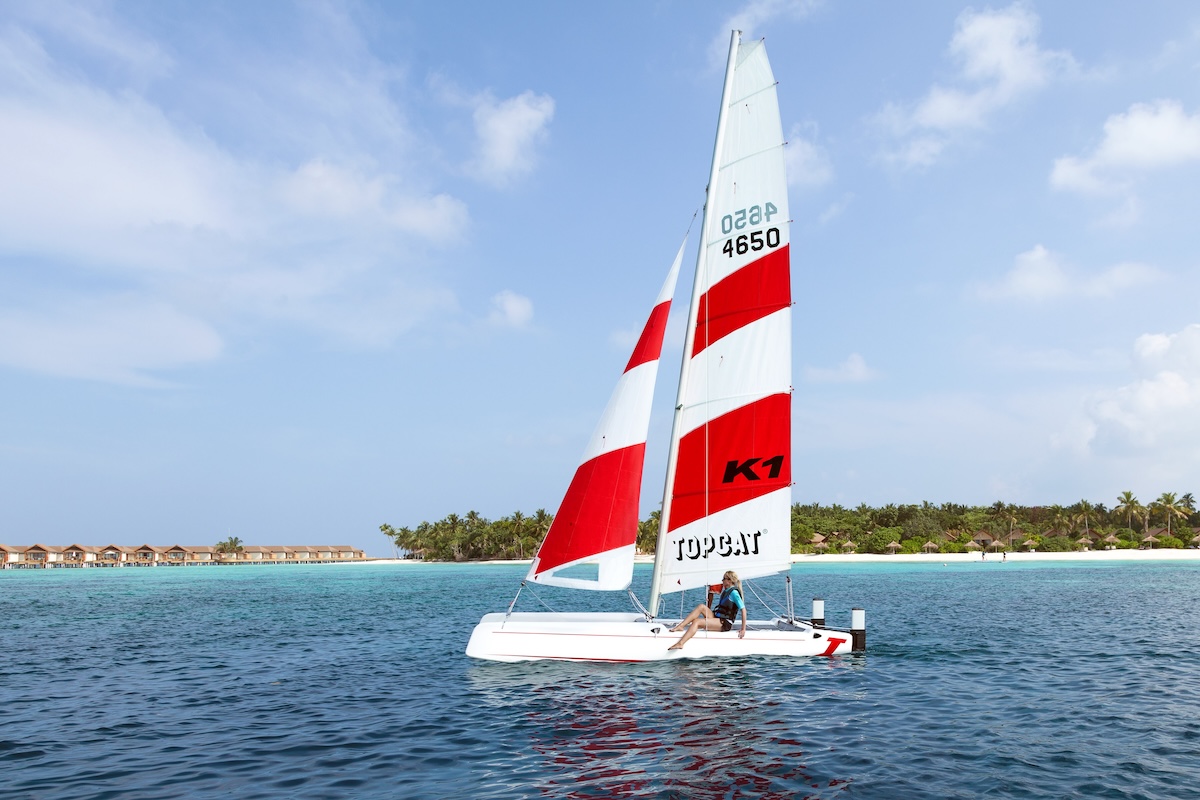 Catamaran sailing beside Reethi Faru